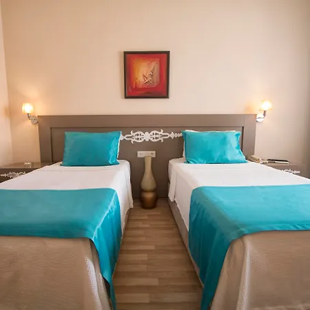 מלון Sky Nova & 3*